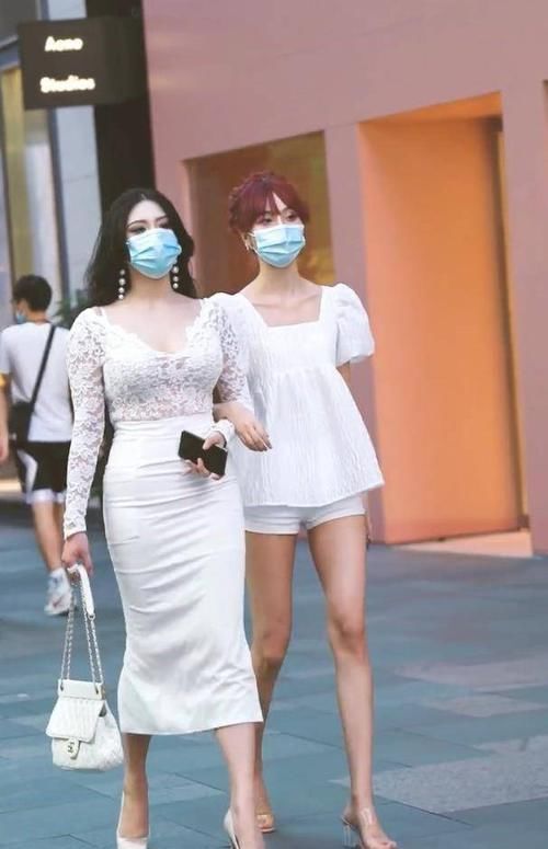 套装|小姐姐选择了一整套粉色的套装，有一颗少女心，很有气质