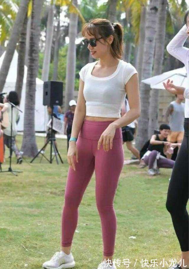 穿搭 展现个性的打底裤穿搭青春感十足,彰显民国名媛风采,引人注目