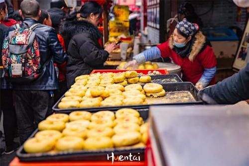 西安回坊尝美食，泡馍永恒的经典，游客：最佳社交美食