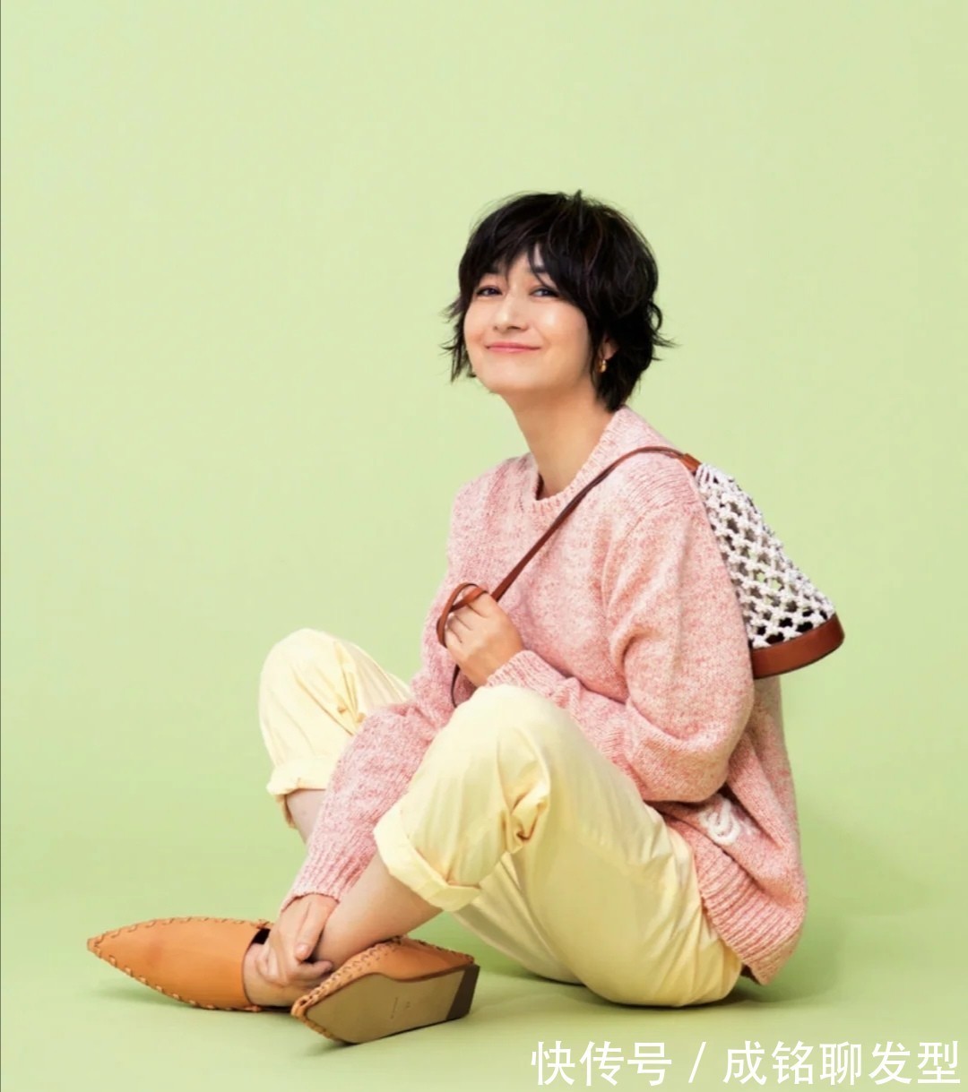 单品|她才是五十多岁女性的穿衣楷模!自然真实不装嫩,优雅大方有气质