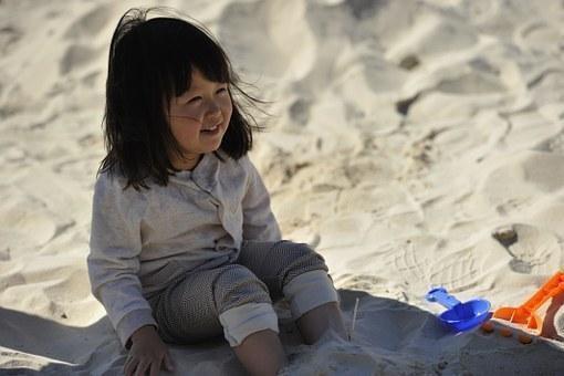 宝妈|为什么现在老人更疼外孙,而非孙子有人说了3点原因,很现实