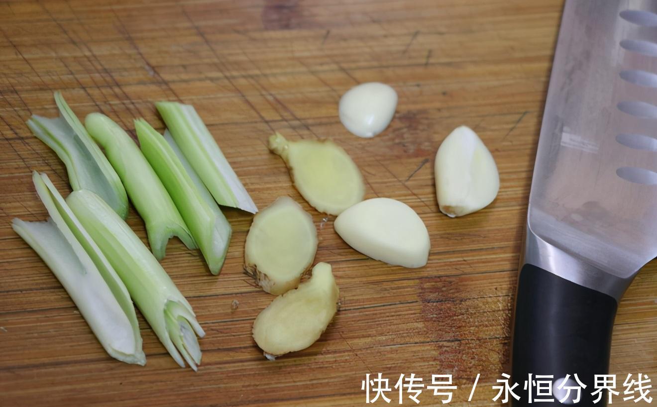 煎鱼|不管煎什么鱼,切忌直接下锅,学会这1招,鱼肉不破不粘锅