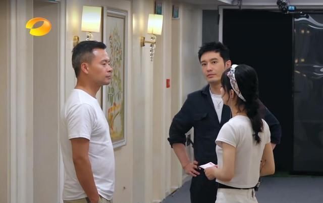 赵丽颖和林大厨矛盾升级,谁注意黄晓明的做法,完全不配当店长