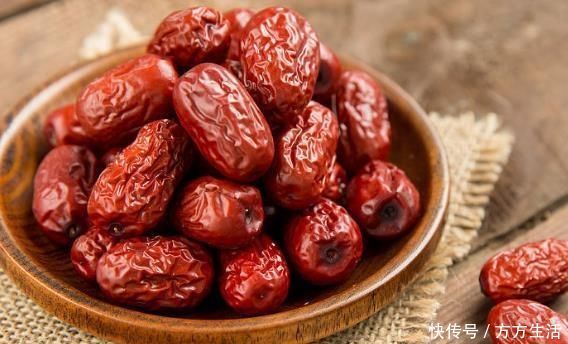 金银花|红枣配此物一起泡，睡前一杯，失眠好了，补血养颜，手脚暖和