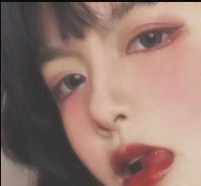 最近“肿眼泡”女生眼妆火了,只需这一个动作,秒变欧式双眼皮