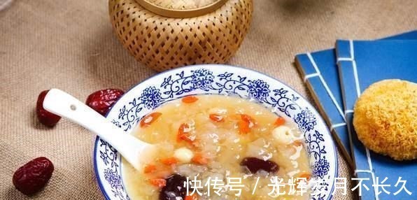 天热多喝银耳汤，煮银耳汤时，多做这2步，软糯黏稠，出胶快又多