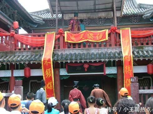 老师出上联因荷而得藕,少年却脱口而出下联,促成一段姻缘