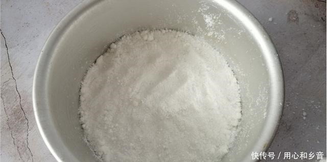 冬天为家人制作豆沙红枣米糕,软糯香甜,暖化寒冷的天气