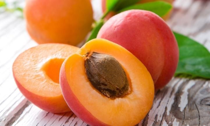 你知道吗？常吃杏子对身体有7大好处，很多人还