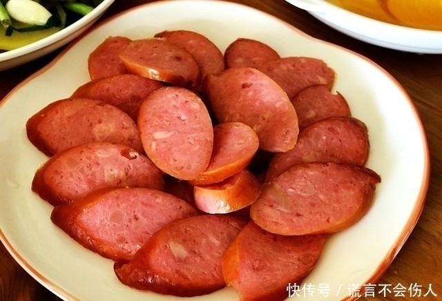 黄桃|家里3个孩子,吃饭不凑合,做一桌家常菜,朋友担心儿子接不走