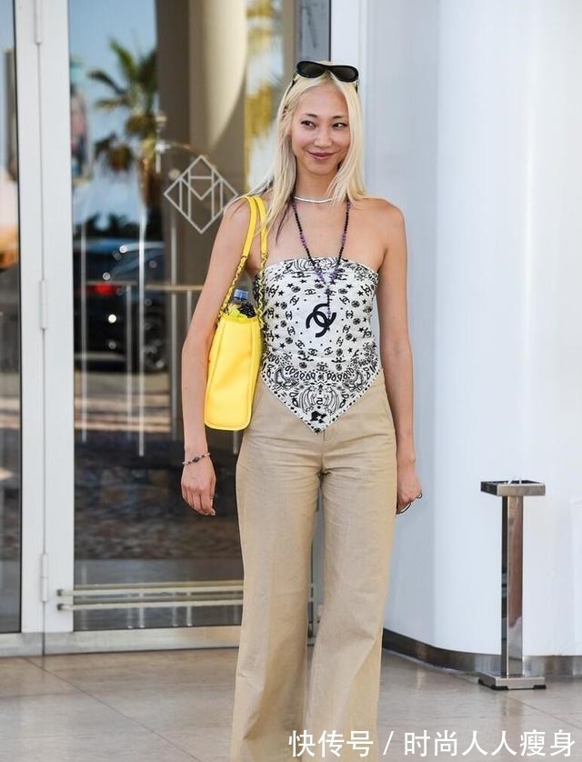 时髦 今年不流行穿吊带了,丝巾抹胸更时髦,让各位轻松美出新高度!