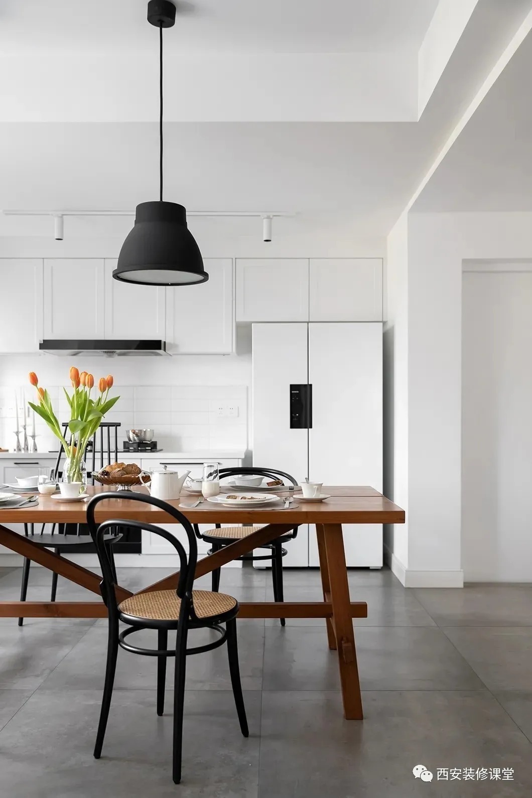 极简|130㎡开放餐厨,通铺瓷砖,打造高质量住宅