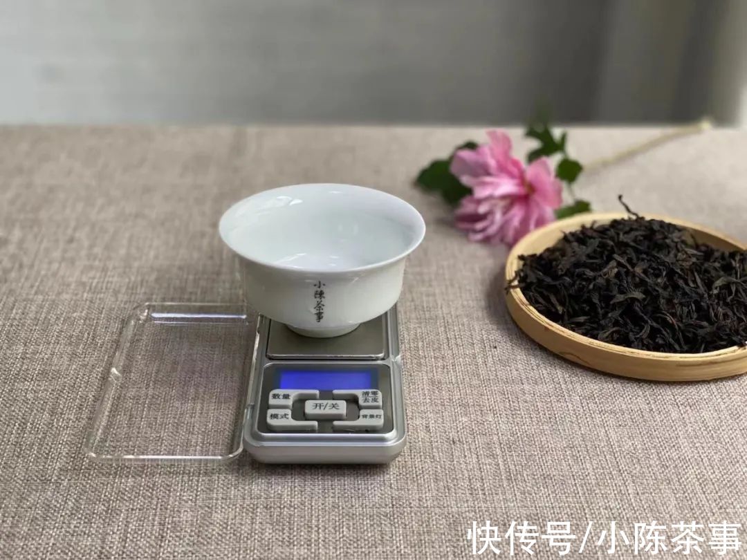 白茶品鉴手记|岩茶越老越值钱？2006年大红袍价值多少，不妨先考虑这3个因素