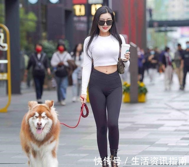 穿搭 清雅悠然的打底裤穿搭很有时尚感，展示时尚风情，成熟魅力！