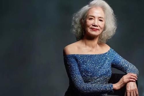 女神|75岁中国瑜伽“女神”，练瑜伽15年，精神饱满，身体硬朗