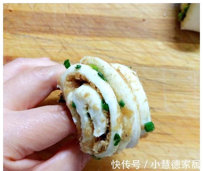塑型|最好吃的肉松小花卷,刚出锅,一大盘就被俩孩子抢光了