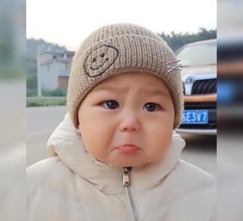 宝宝|萌娃被宝妈惹哭,哭出的大泡泡令网友哭笑不得:小鲤鱼吐泡泡了!