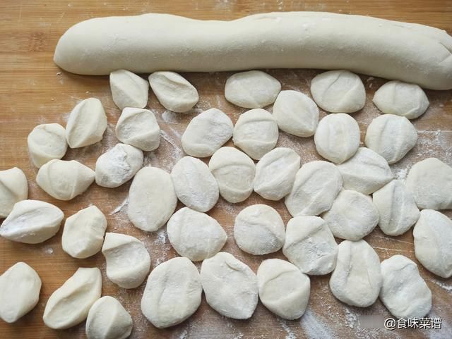 搅拌均匀|头伏到吃饺子，分享8种饺子馅的调法，有荤有素，鲜嫩营养又多汁