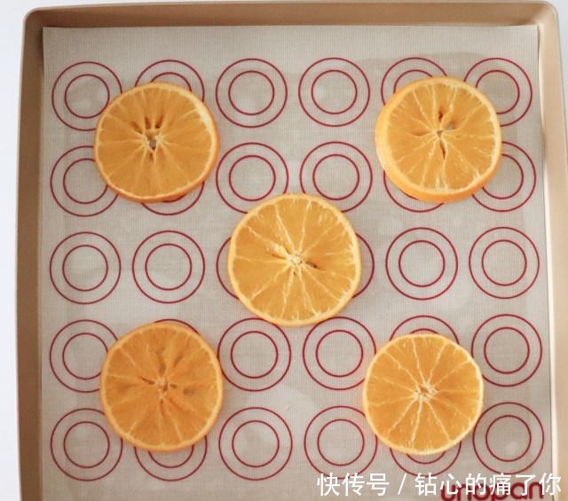 香橙蛋糕卷,湿润绵甜,带着淡淡橙香