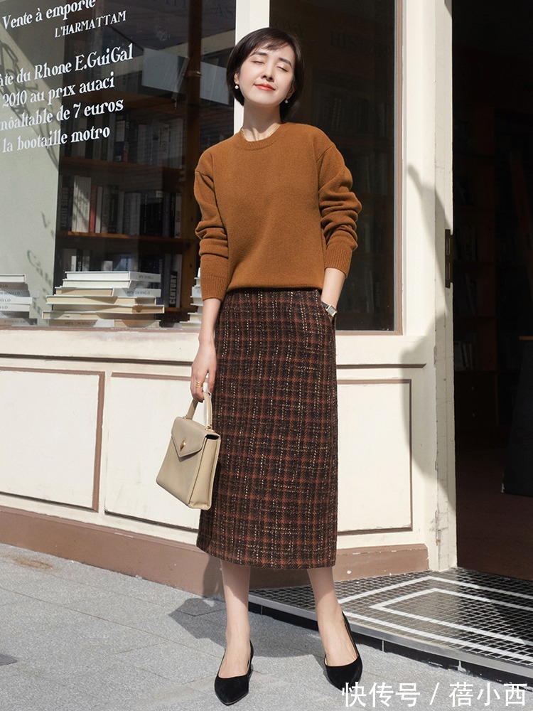 百褶半身裙|奔三奔四的女性少穿牛仔裤,试试这几条半身裙,高级优雅还显腿长