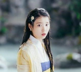 宠文重生后5岁小皇帝带没断奶的媳妇上朝,临时用龙袍当尿布!