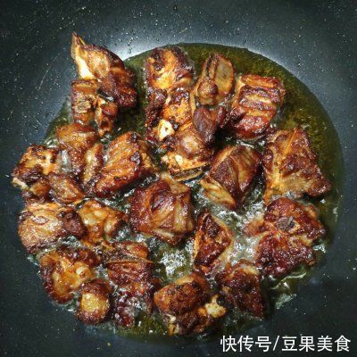 学会这道奶奶家的秘制糖醋排骨，想低调都不行