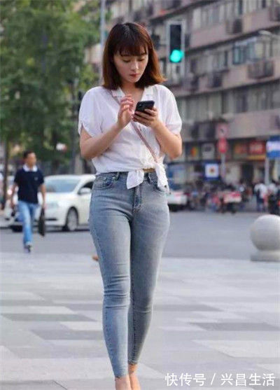 大长腿|闺蜜两人一身清凉搭配，秀出纤细大长腿，笑容甜美可爱