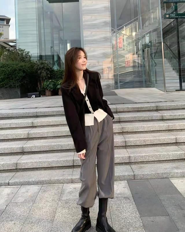 被“黑白配”穿搭圈粉了,学会这些搭配小心机,轻松展现高级时尚