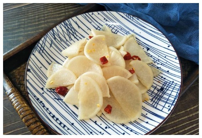 腌萝卜,别只会放盐,教你1个秘制做法,清脆爽口2个小时就能吃