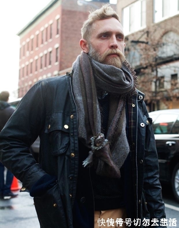 loro 卷福基努里维斯,在打造绅士这点上心有灵犀