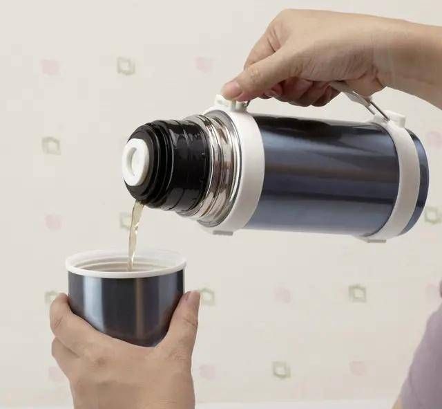 孩子|4岁男孩出去郊游后,他总是说耳朵疼,医生点了灯,父母害怕退后