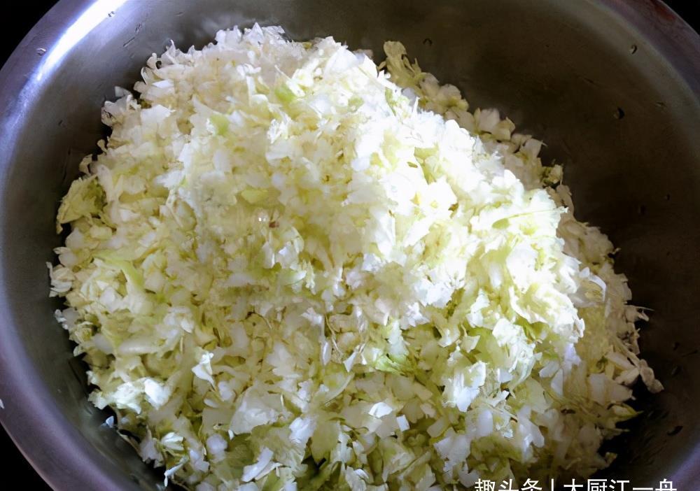饺子|白菜饺子好吃有诀窍,教你调馅的正确做法与用料,饺子不好吃才怪