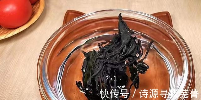 裙带菜和它做汤，鲜香浓郁，配上一碗米饭和泡菜，太香了！