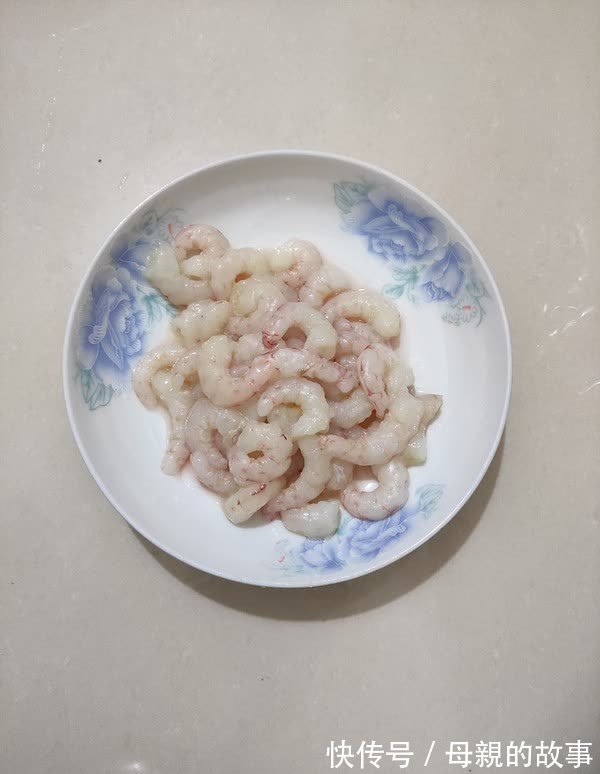 丝瓜|退休老两口，热夏爱吃的这道家常菜，讲究营养搭配，懂吃更健康