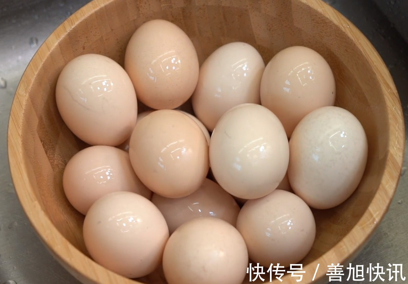 懒人|真正懒人盐焗鸡蛋,一个电饭煲就搞定,咸香入味,比买的还要好吃