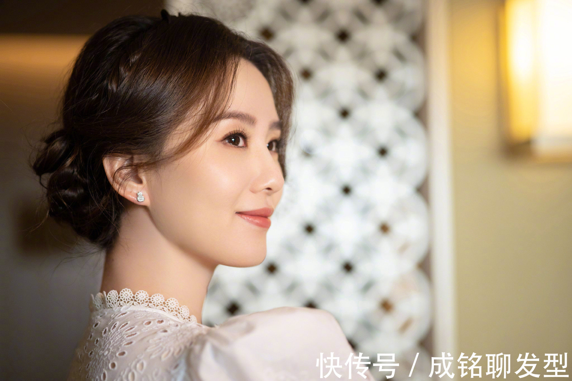 发型|四十岁做发型,“洋气”还是“高贵”好?区别不在颜值,而是气质