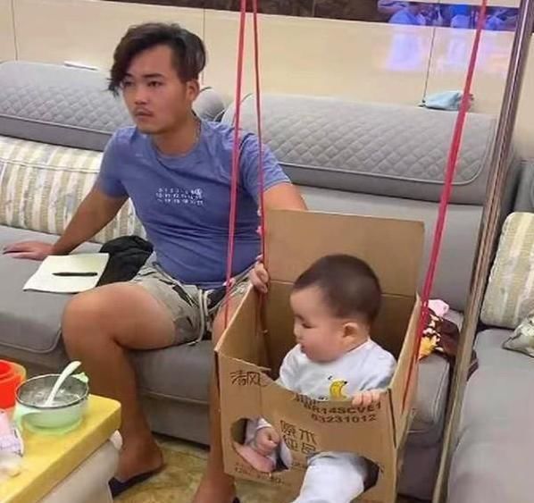 陪伴|宝爸给孩子做“简易秋千”,儿子玩得超开心,宝妈回家后却气坏了