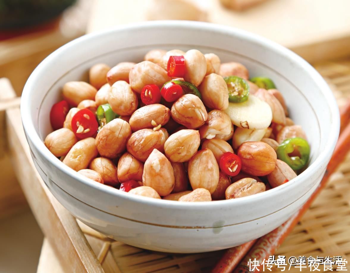  花生米别油炸，换种做法，酸辣香脆，做下酒菜更美味