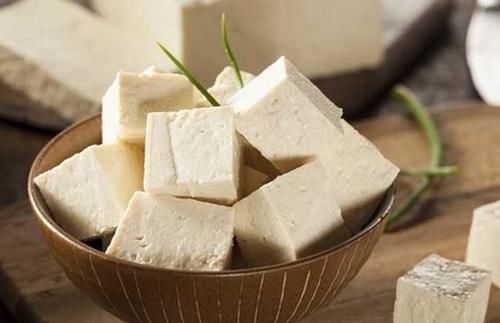 食物|豆制品是痛风“发物”？医生建议：这4类食物，真该少碰，别贪嘴