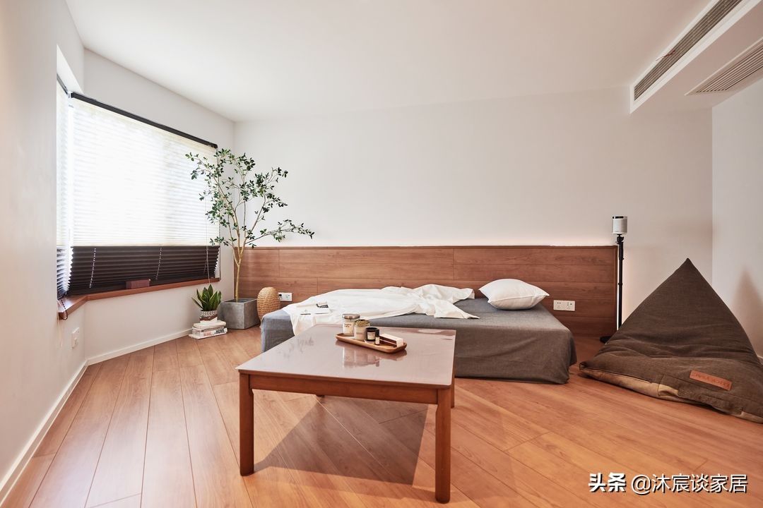 玄关|44岁的阿姨，与母亲同住，两人把家布置得温馨美好，适合居家养老