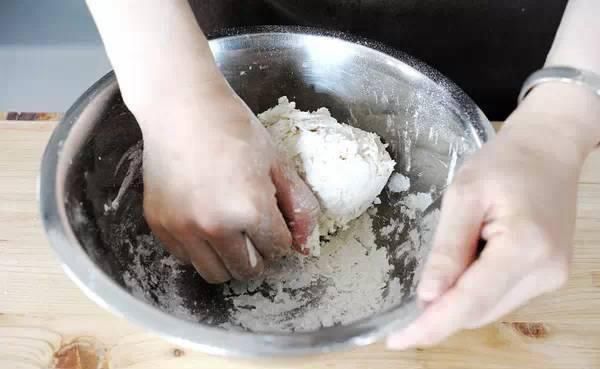 凉拌面条就得这样做,这样擀,邻居都得跑来跟你学