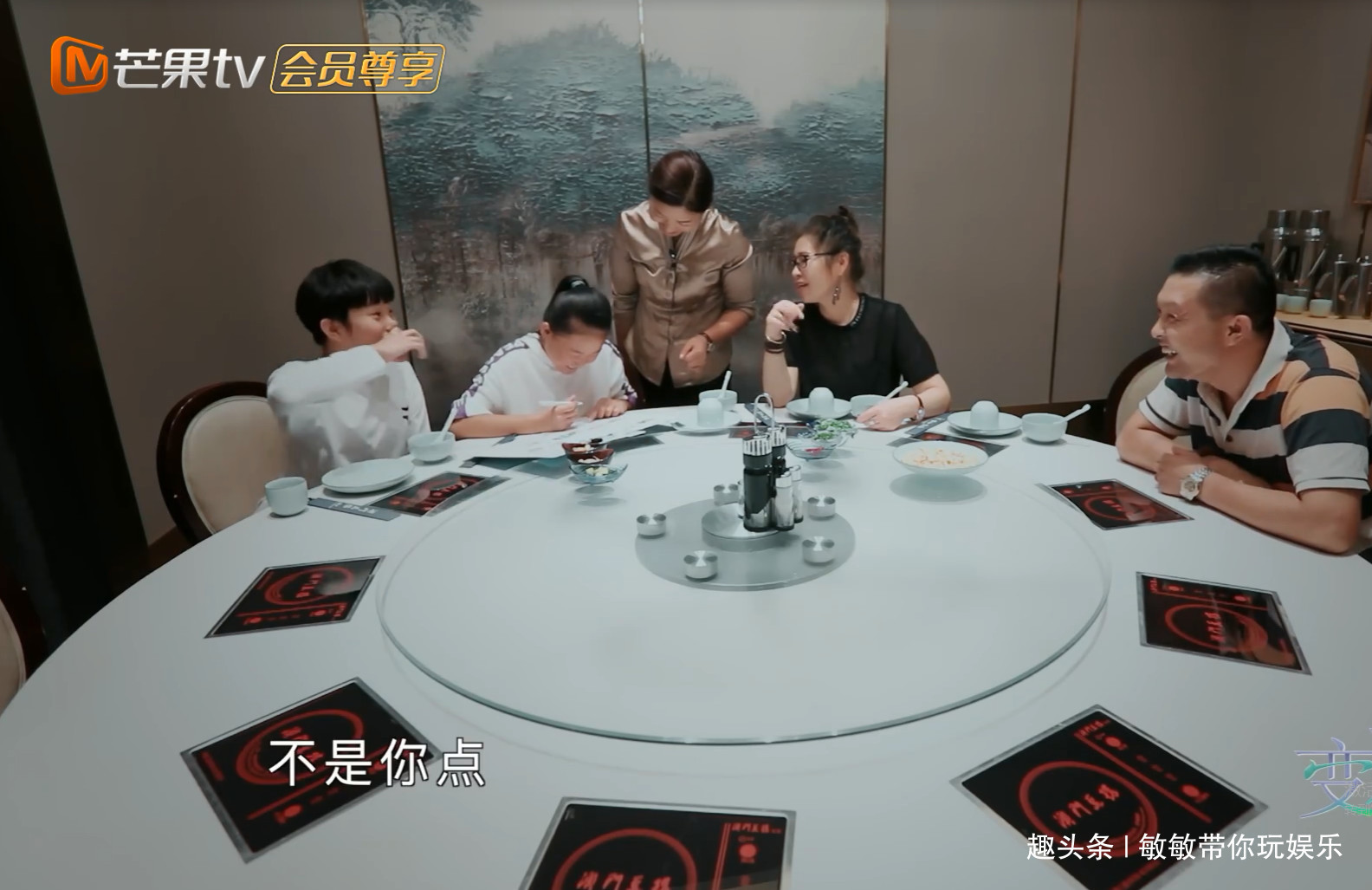 周星雨|《變形計》農村女孩吃飯,不懂裝懂太打臉,氣的富豪爸怒吼5個字