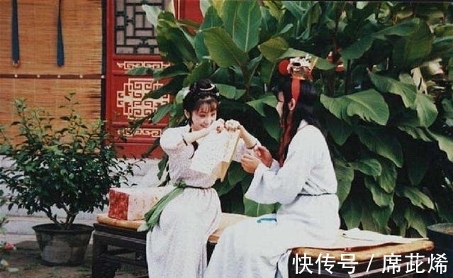 宝钗$晴雯嚣张怼宝钗、拦黛玉,何为?曹公铺垫,成就黛玉