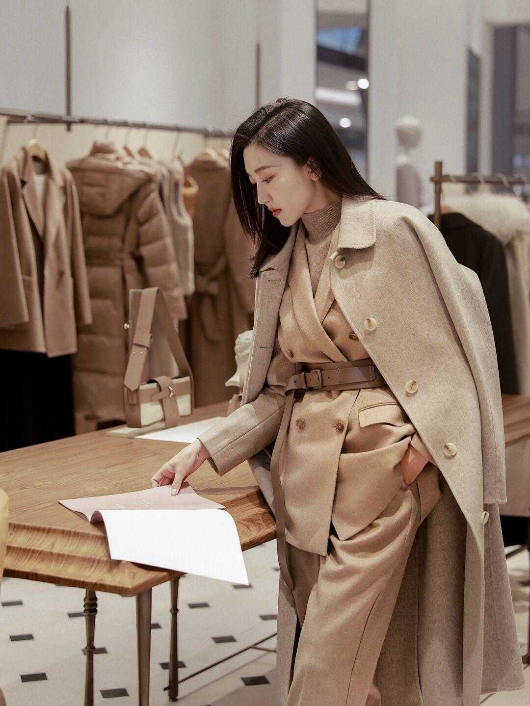 冬天 冬天不想穿羽绒服怎么办?试试毛呢大衣+西装,提升气质又保暖!