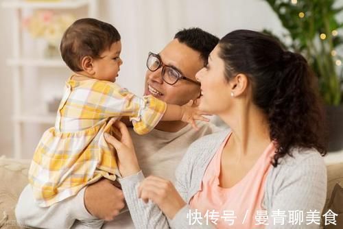 书包|怎样判断孩子是否早恋?书包有这4种东西,可能是早恋了