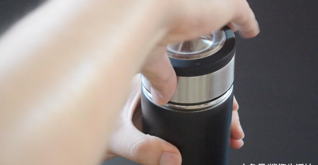 保温杯|保温杯太深不好清洗, 教你一招, 不用洗涤剂, 细菌污垢洗得干干净净