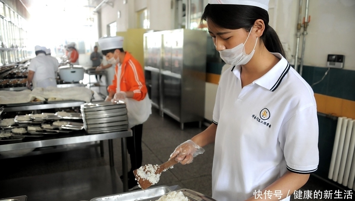 考上|考上大专的儿子,要求每月生活费3000,妈妈的一句话,儿子沉默了