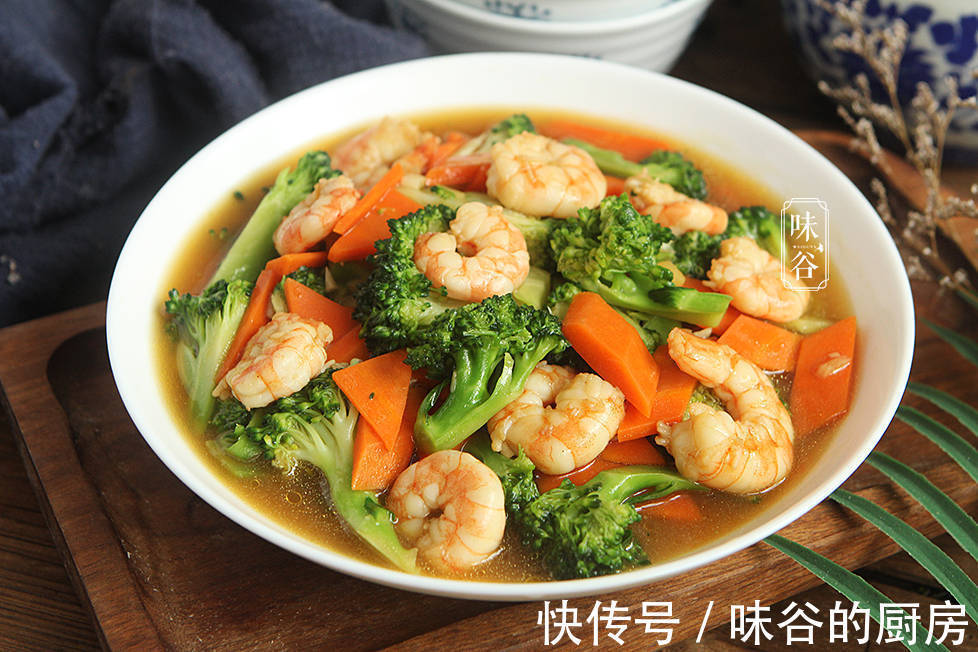 蓝莓|春季润肤,女人要多吃这6种食物,营养全面,水润嫩白显年轻