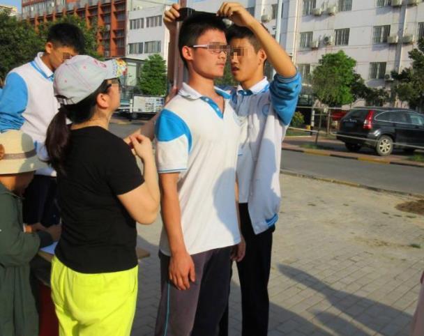 蛋白质|12岁男童身高已有180公分,医生:这3物是身高的助长剂,别不舍得