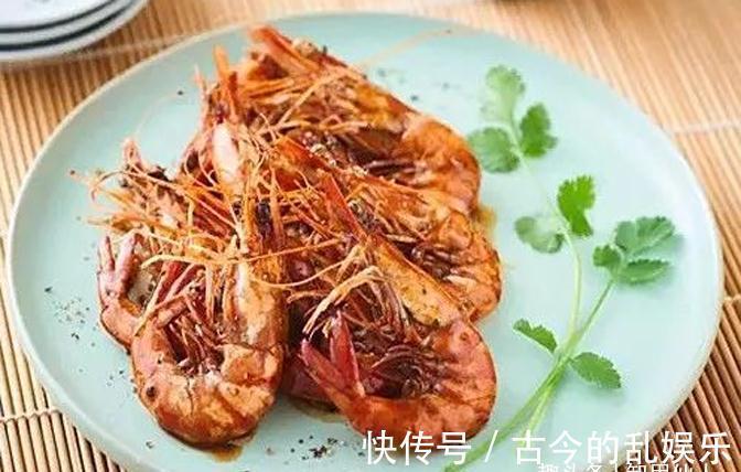 黑椒大虾|美食推荐:平锅吉祥三宝、私家肥肠鱼、蜜汁黑椒大虾制作方法